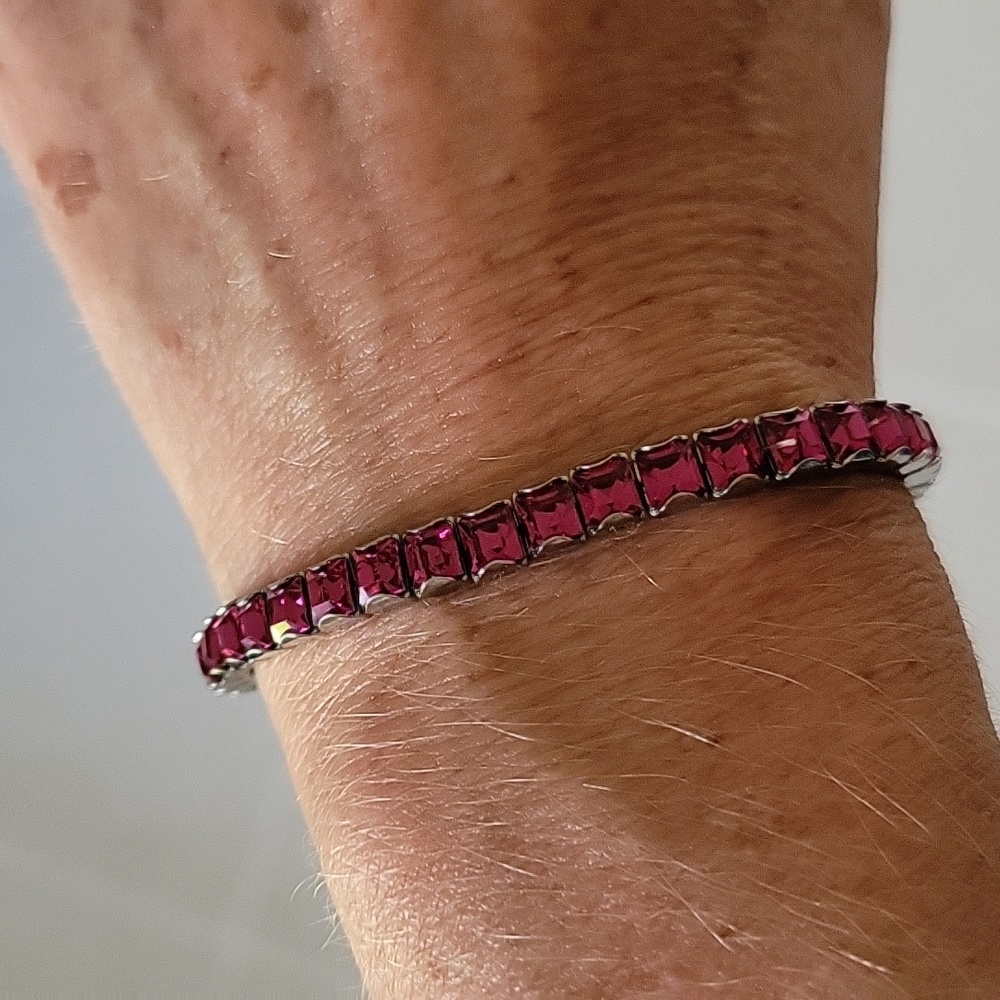 Fuschia stretch bracelet